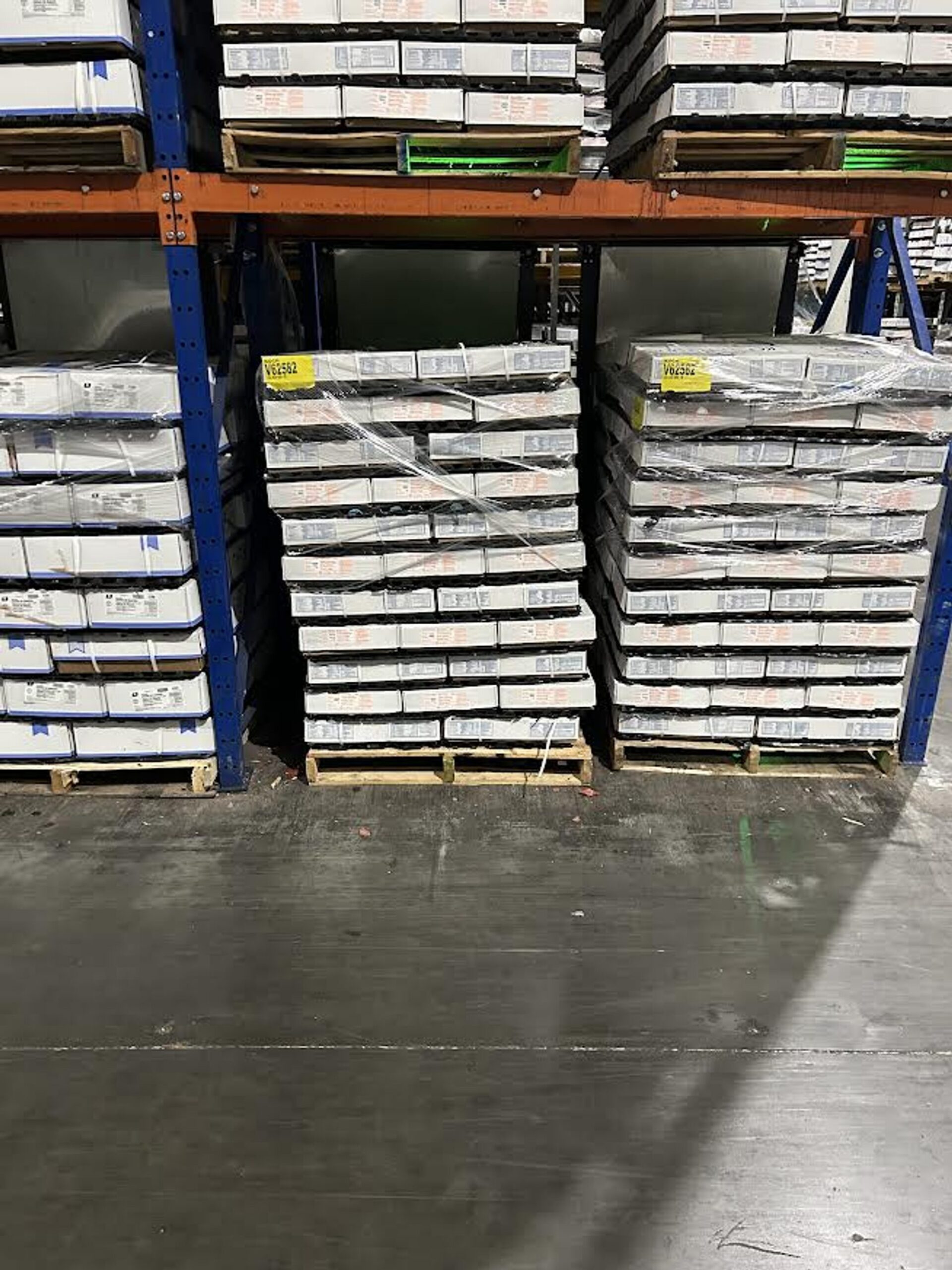 A loaded pallet with restricted airflow through the top portion at a QFM