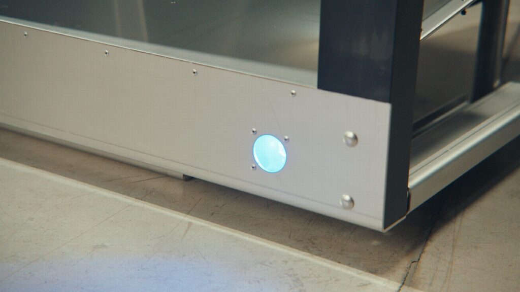 QFM status LED indicator, illuminated